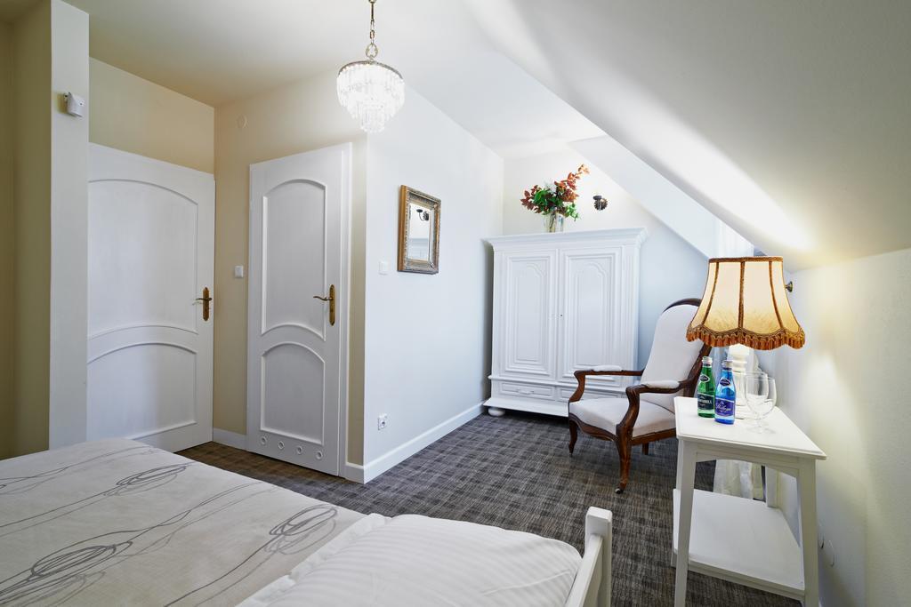 Dwor Osmolice Bed and Breakfast Bialki Dolne Eksteriør billede