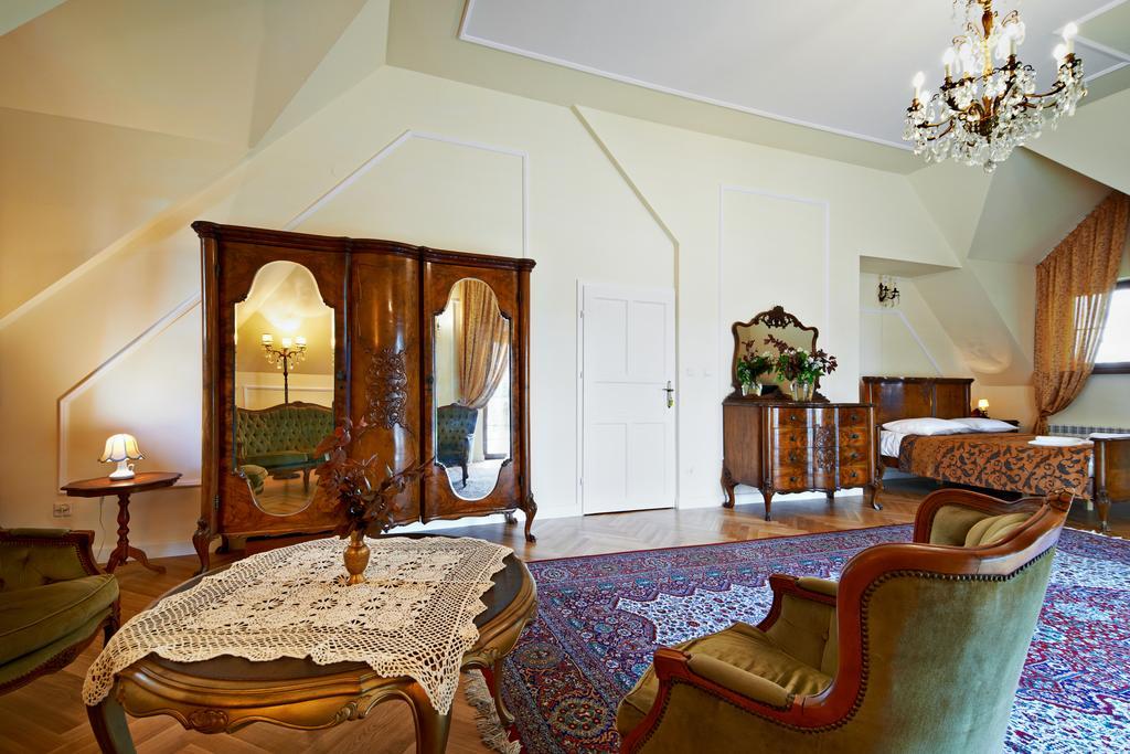 Dwor Osmolice Bed and Breakfast Bialki Dolne Eksteriør billede